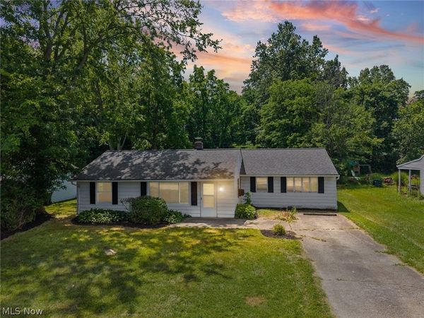 27111 Lynn Drive , Olmsted Twp, OH 44138