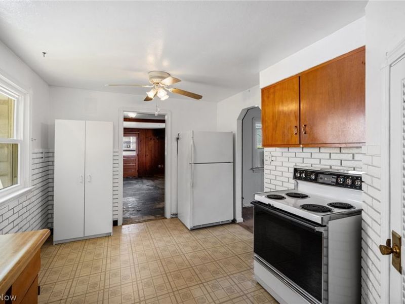 27111 Lynn Drive, Olmsted Township, OH 44138 Photo 9