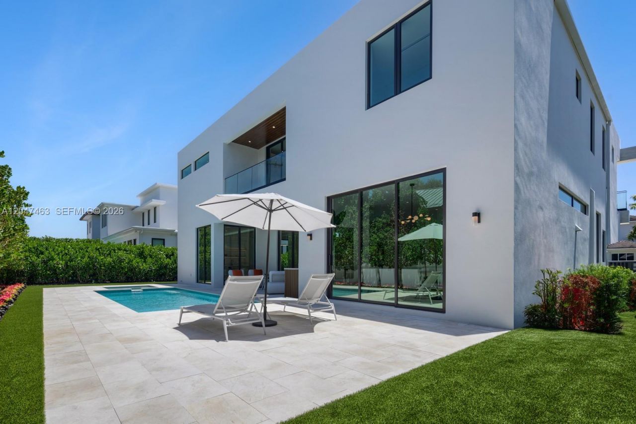 1051 NE 2nd Ter , Boca Raton, FL 33432 Photo