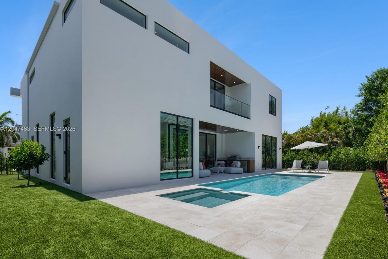 1051 NE 2nd Ter , Boca Raton, FL 33432 Photo