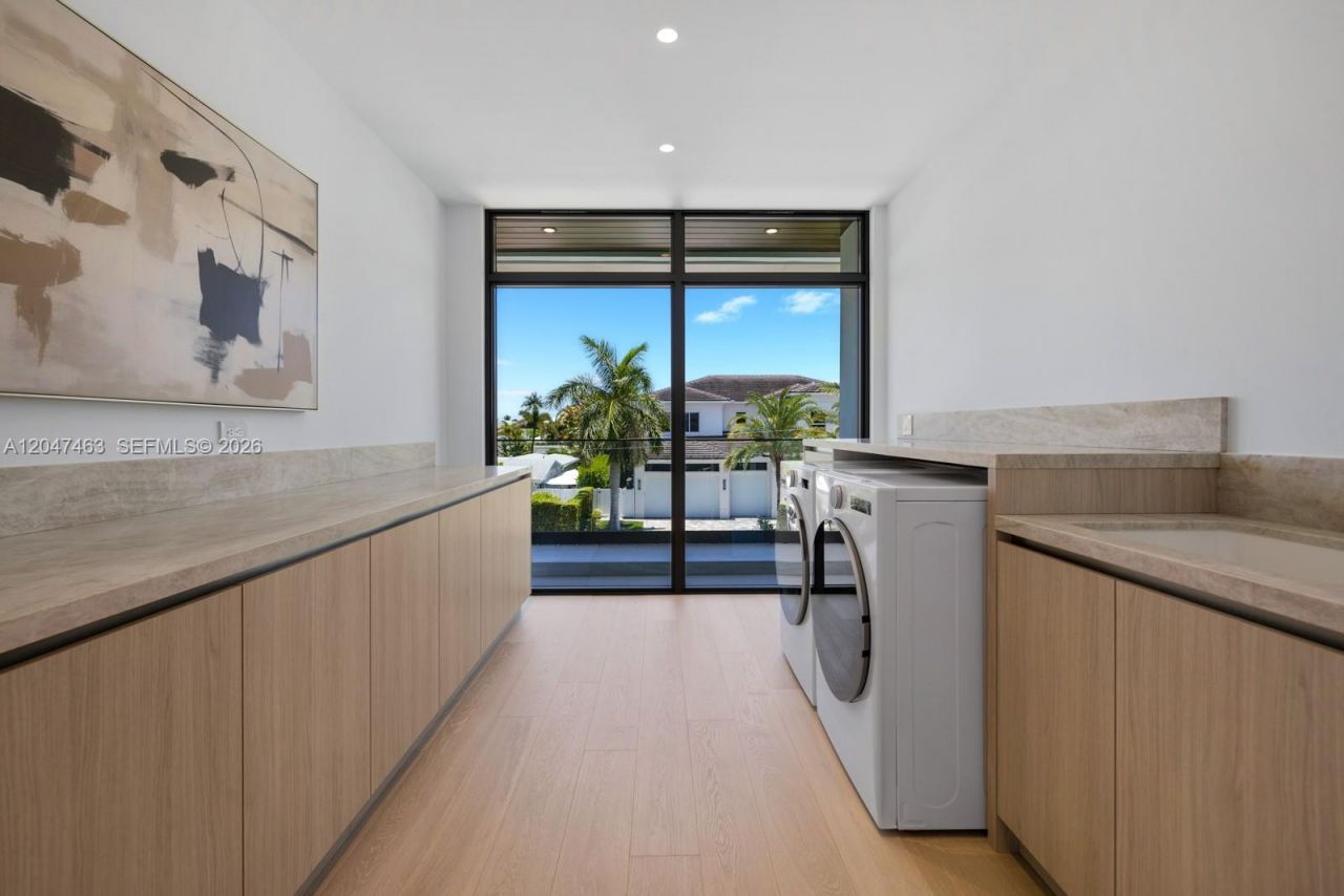 1051 NE 2nd Ter , Boca Raton, FL 33432 Photo