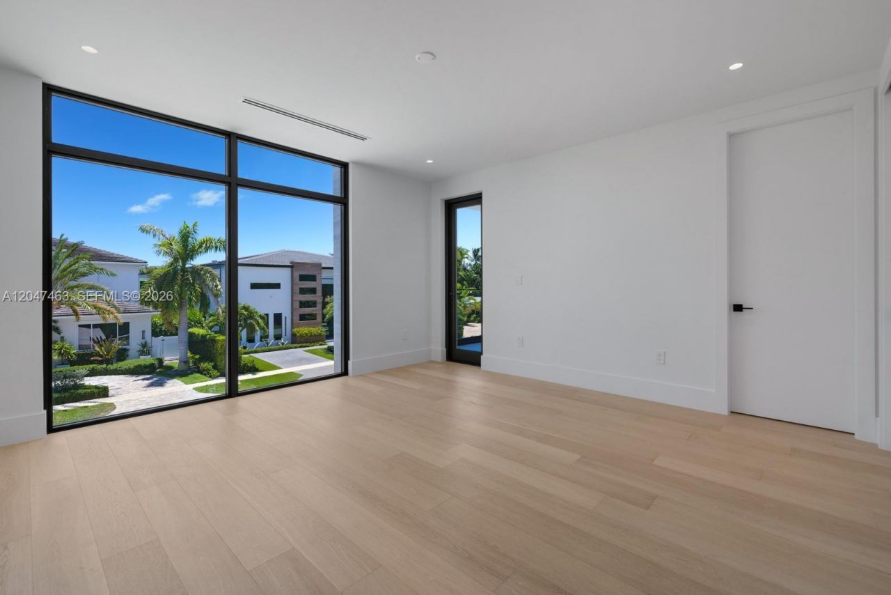 1051 NE 2nd Ter , Boca Raton, FL 33432 Photo