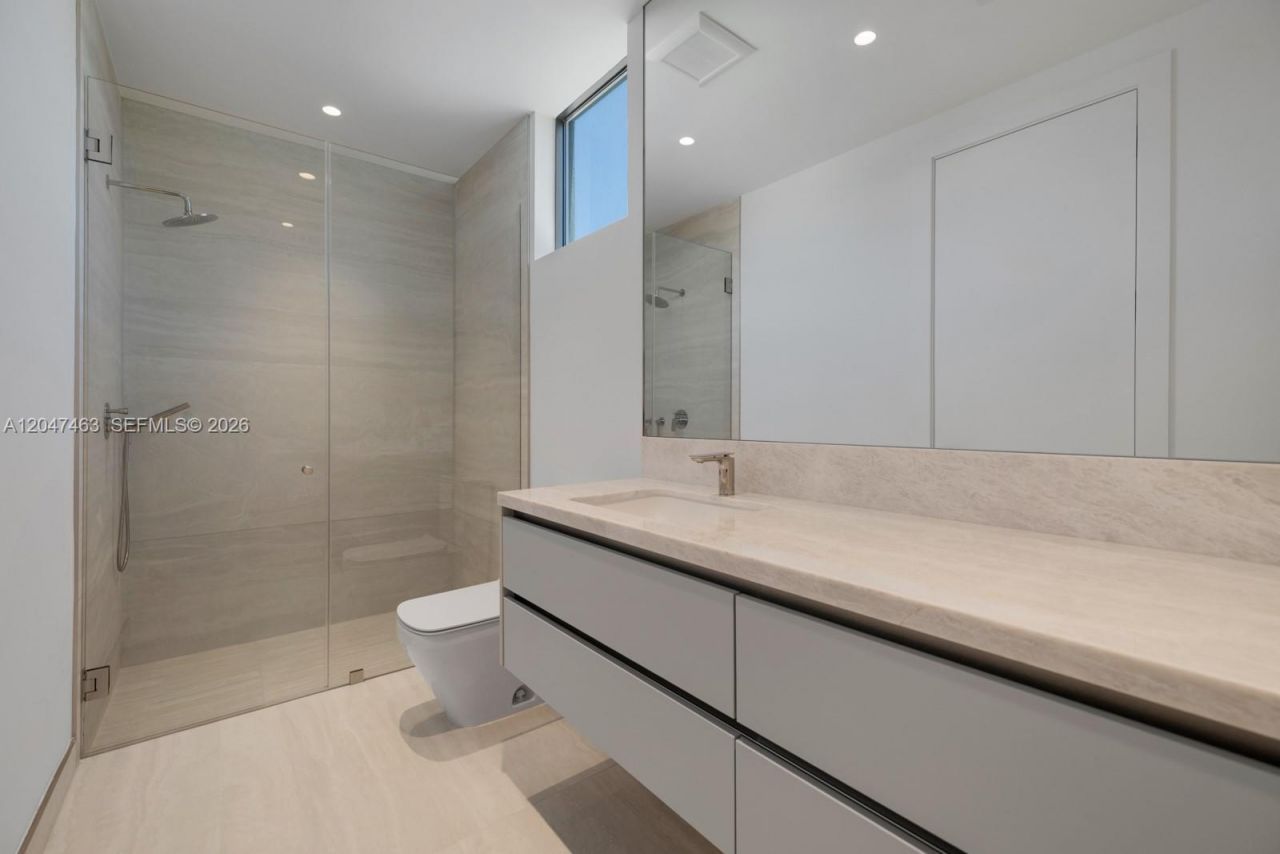 1051 NE 2nd Ter , Boca Raton, FL 33432 Photo