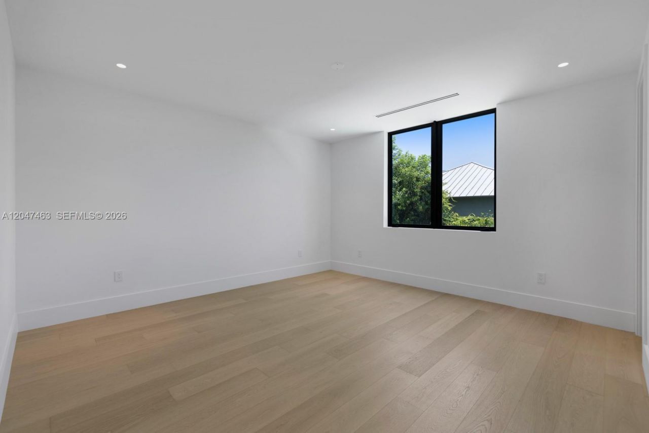 1051 NE 2nd Ter , Boca Raton, FL 33432 Photo