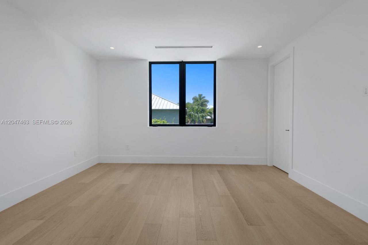1051 NE 2nd Ter , Boca Raton, FL 33432 Photo