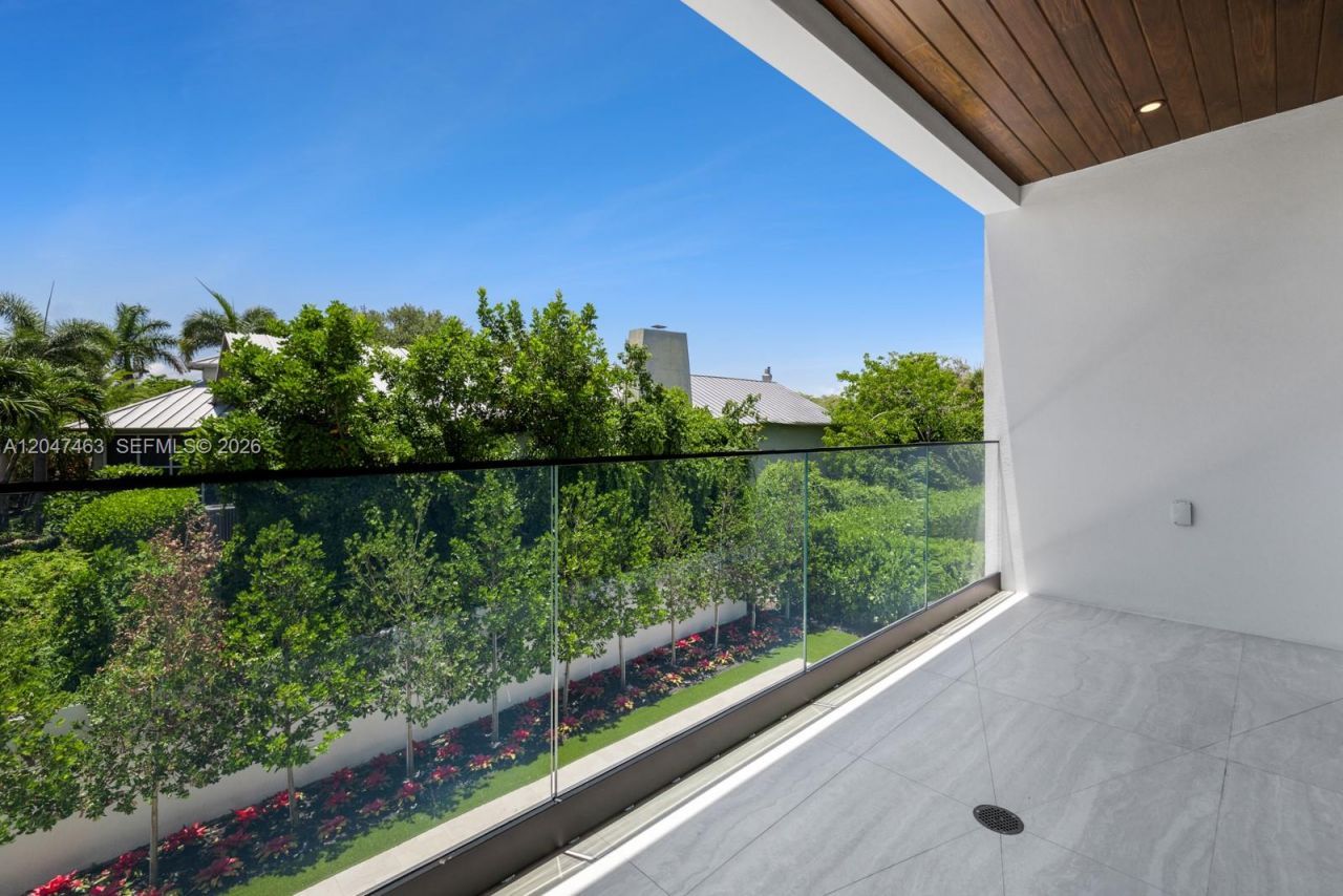 1051 NE 2nd Ter , Boca Raton, FL 33432 Photo