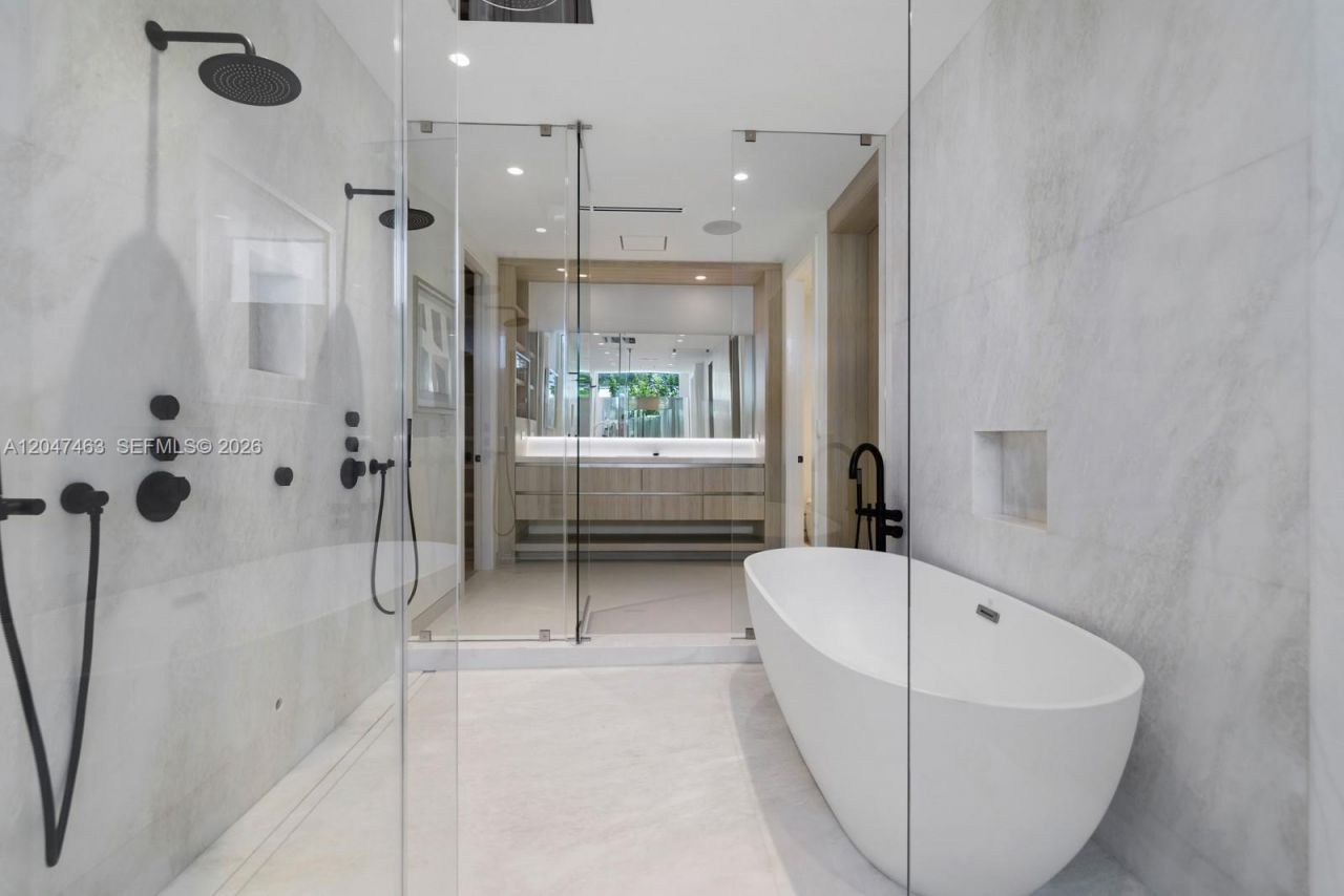 1051 NE 2nd Ter , Boca Raton, FL 33432 Photo
