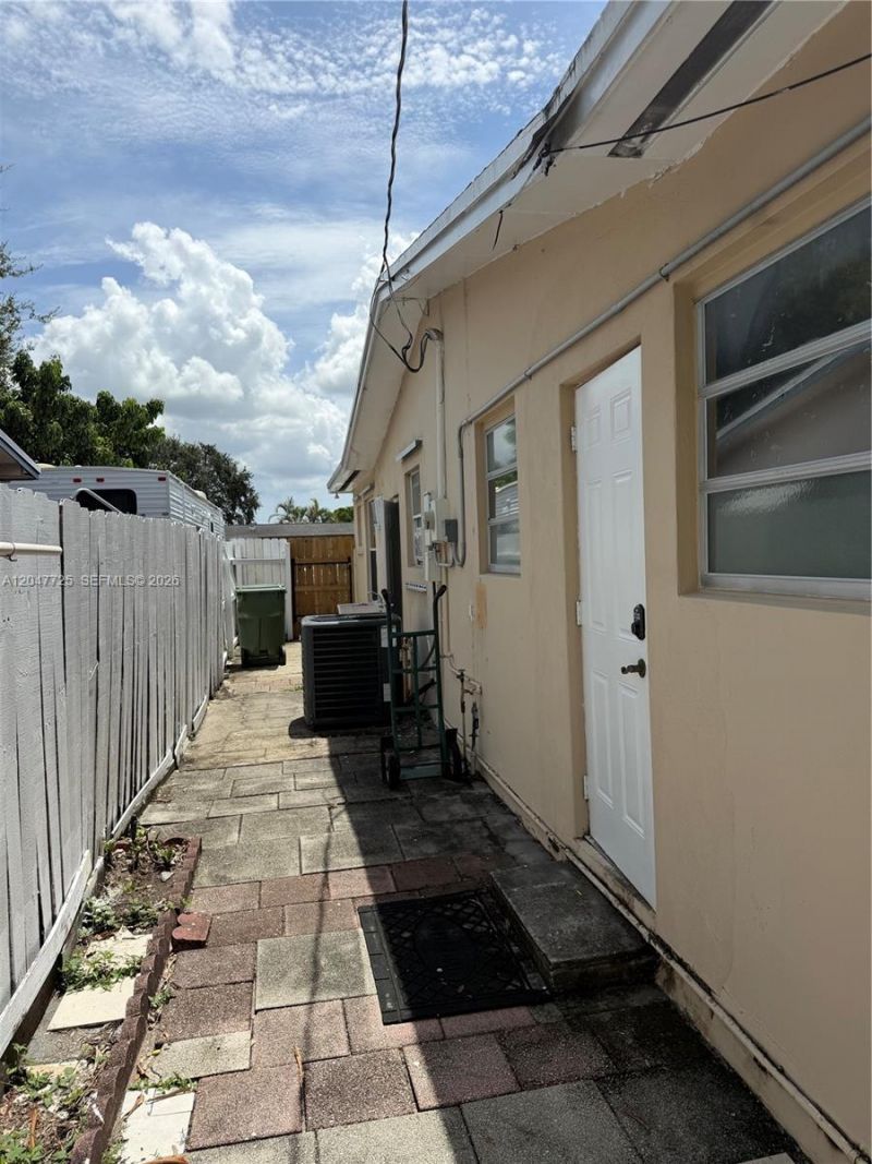 800 NW 76th Ave, Pembroke Pines, FL 33024 Photo