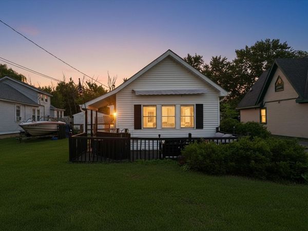 23016 W Lakeview Avenue , Antioch, IL 60002