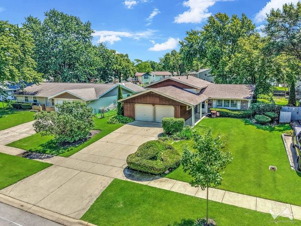 135 Jeffery Lane , Schaumburg, IL 60193