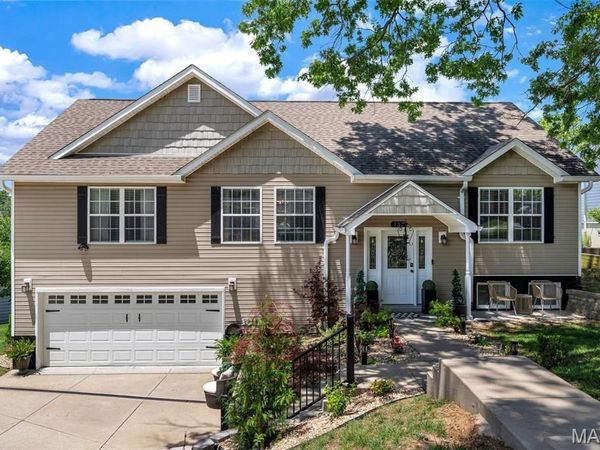 737 Hinder Drive, St Louis, MO 63125
