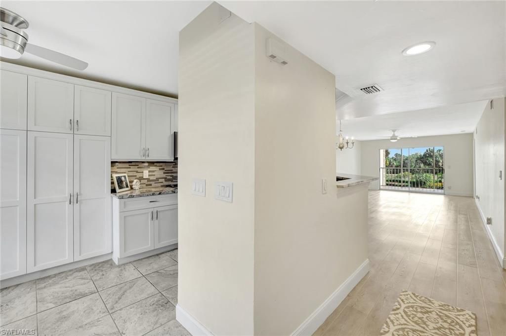 340 Horse Creek Dr , Unit 207, Naples, FL 34110 Photo