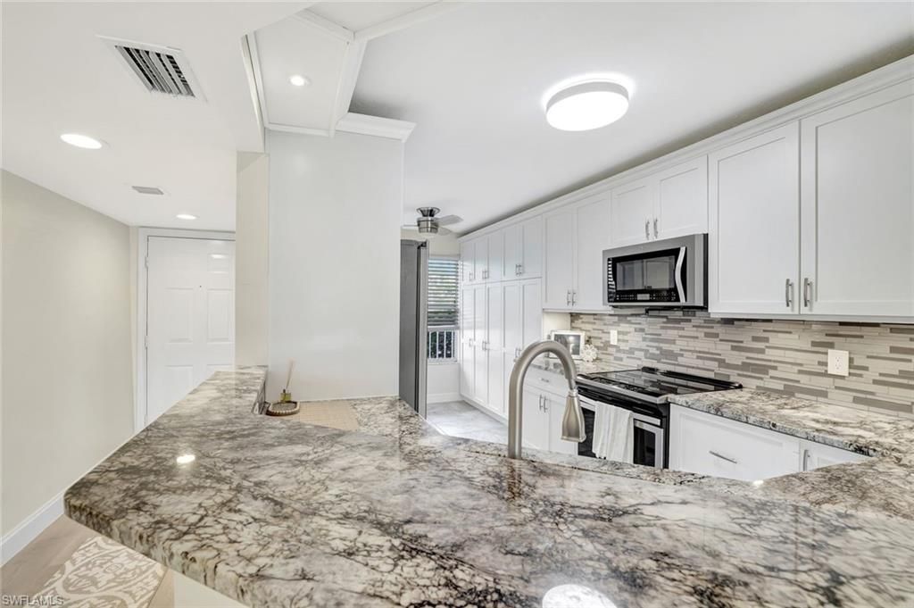 340 Horse Creek Dr , Unit 207, Naples, FL 34110 Photo