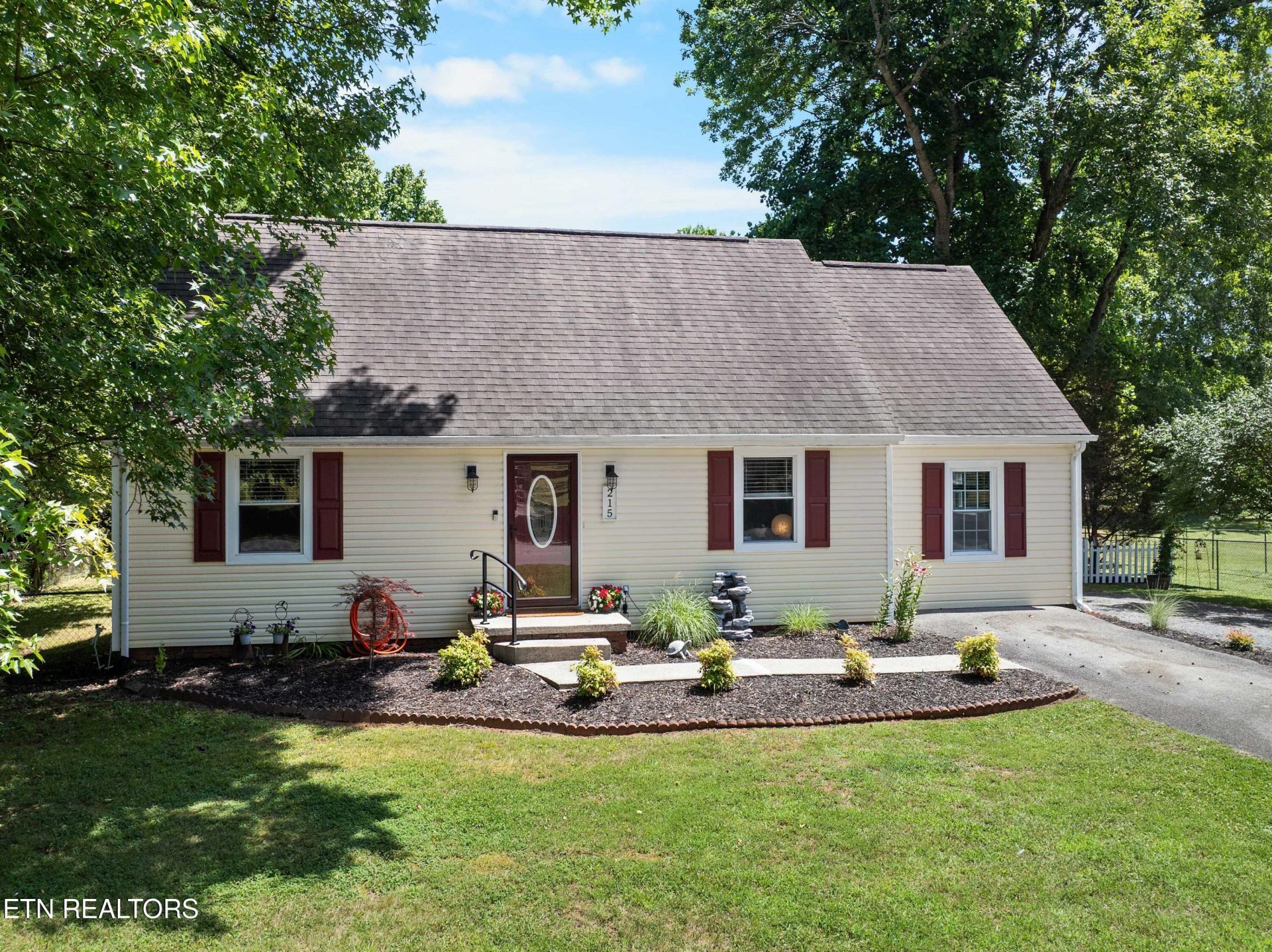 215 Tusculum Drive, Oak Ridge, TN 37830 Main Photo