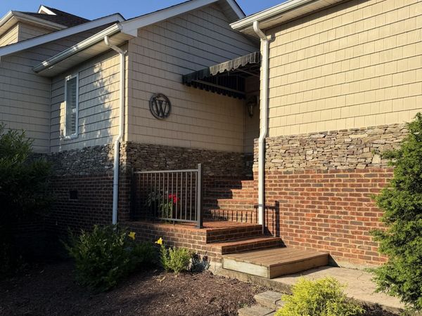 34 Whitehall, Bristol, TN 37620