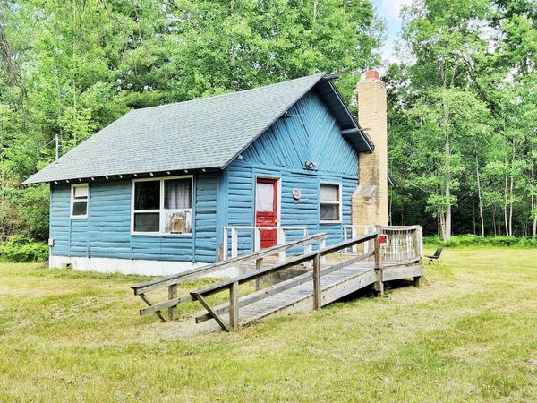 5641 N Oak Avenue, White Cloud, MI 49349