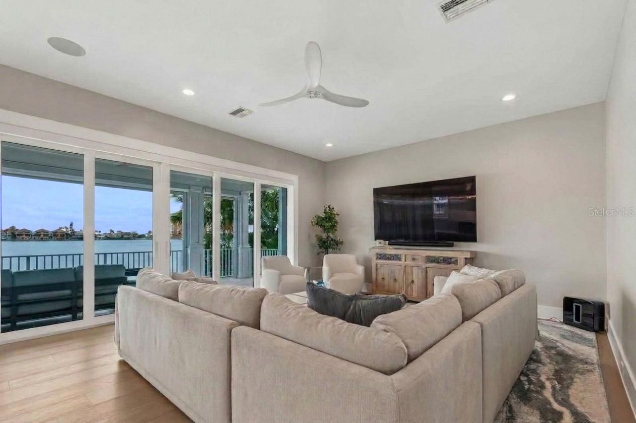 17715 Wall Circle, Redington Shores, FL 33708 Photo