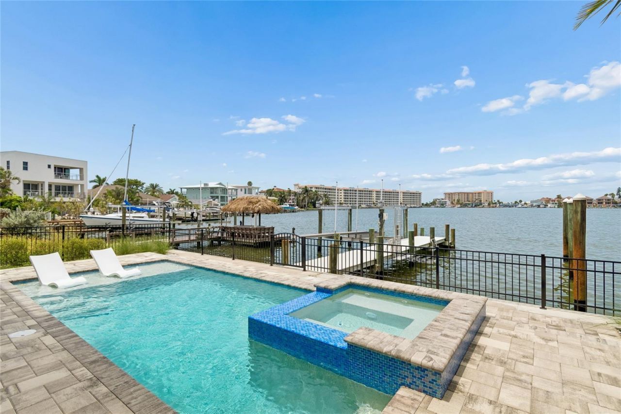 17715 Wall Circle, Redington Shores, FL 33708 Photo
