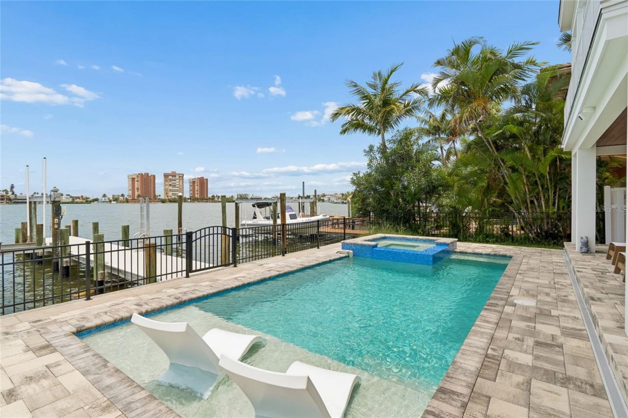 17715 Wall Circle, Redington Shores, FL 33708 Photo