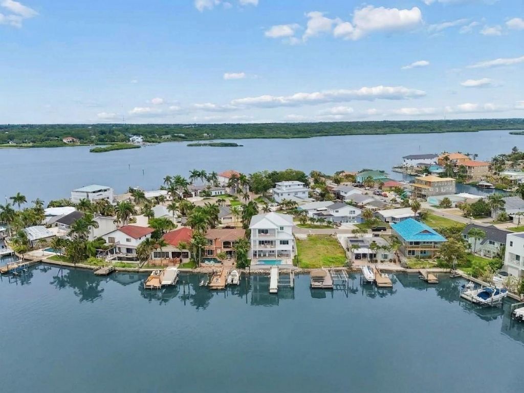17715 Wall Circle, Redington Shores, FL 33708 Photo