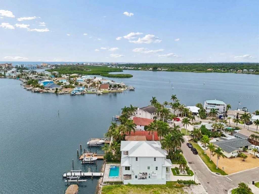 17715 Wall Circle, Redington Shores, FL 33708 Photo