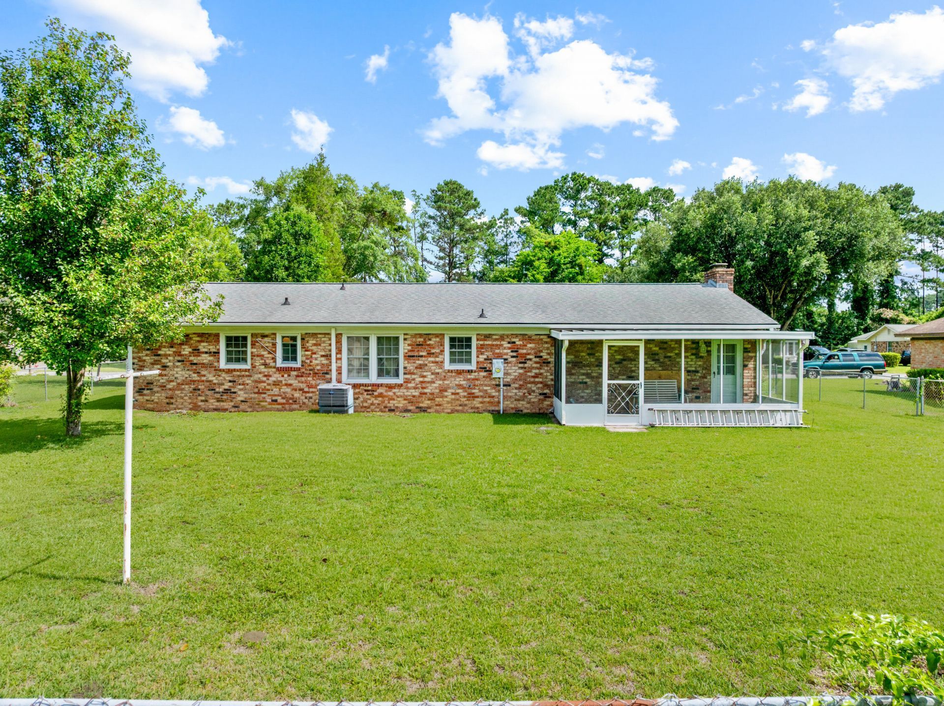 105 Pierre Court Photo 22