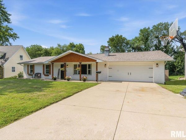 108 COTTONWOOD Drive, Chatham, IL 62629