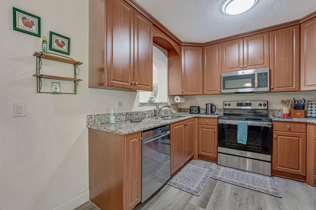 427 Las Palmas Street, Royal Palm Beach, FL 33411 Photo