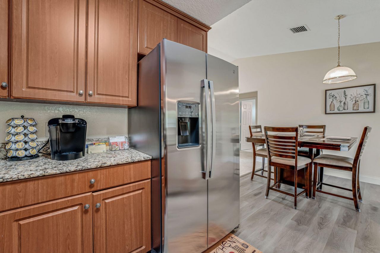 427 Las Palmas Street, Royal Palm Beach, FL 33411 Photo