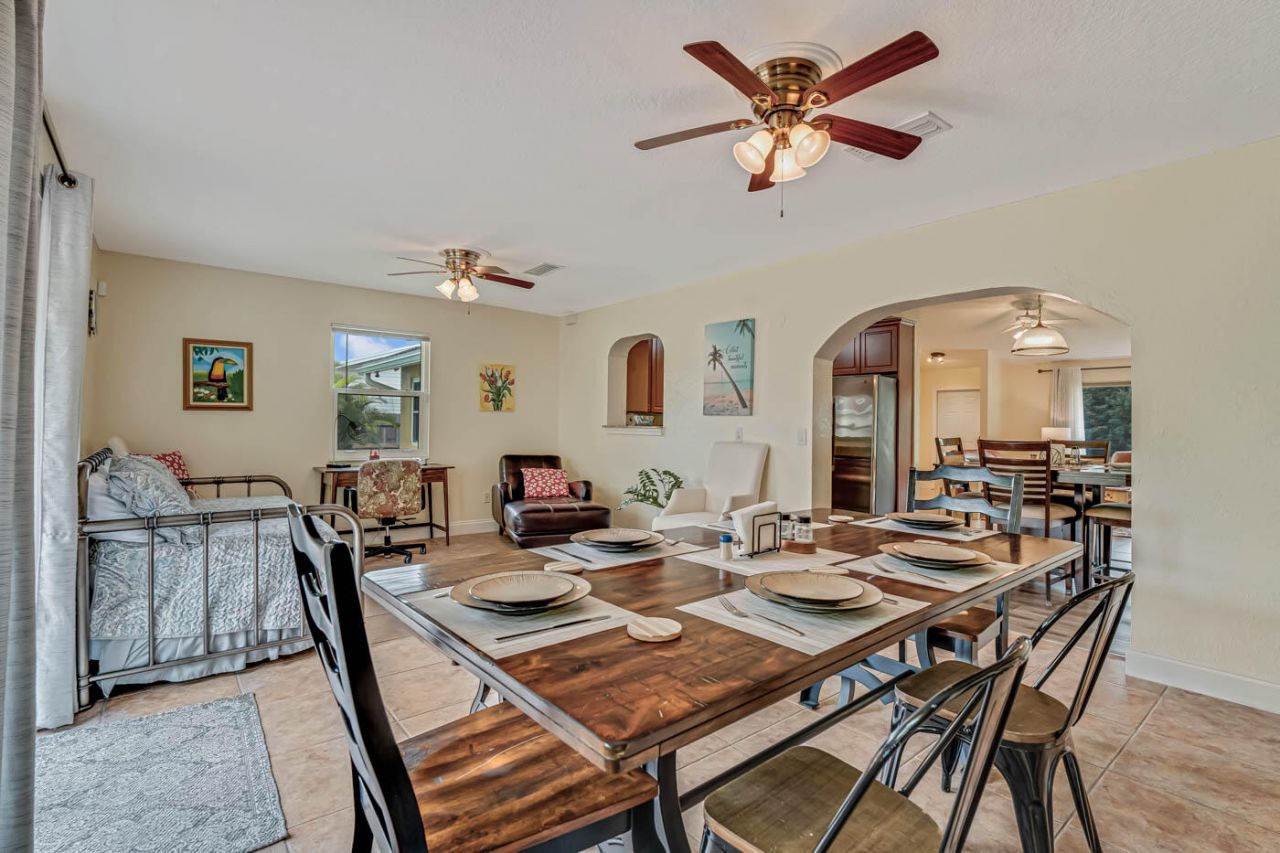 427 Las Palmas Street, Royal Palm Beach, FL 33411 Photo