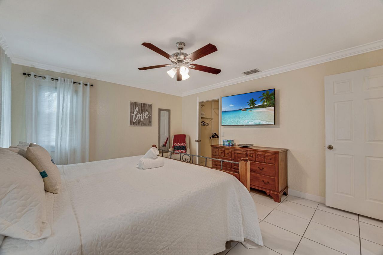 427 Las Palmas Street, Royal Palm Beach, FL 33411 Photo