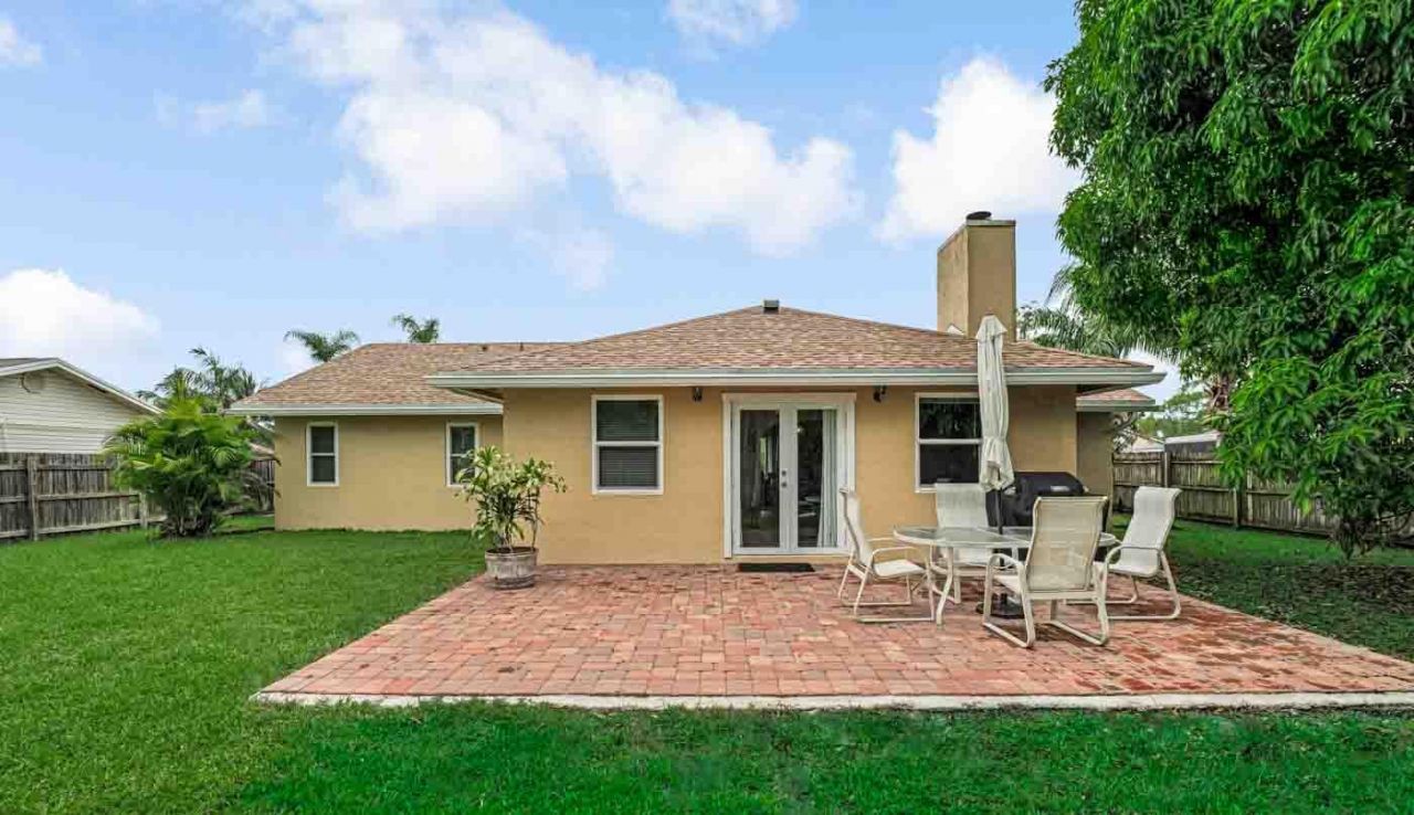 427 Las Palmas Street, Royal Palm Beach, FL 33411 Photo