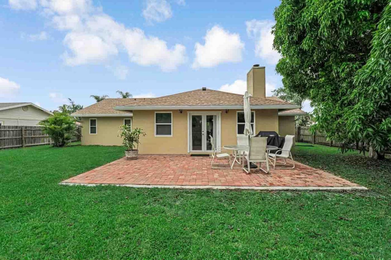 427 Las Palmas Street, Royal Palm Beach, FL 33411 Photo