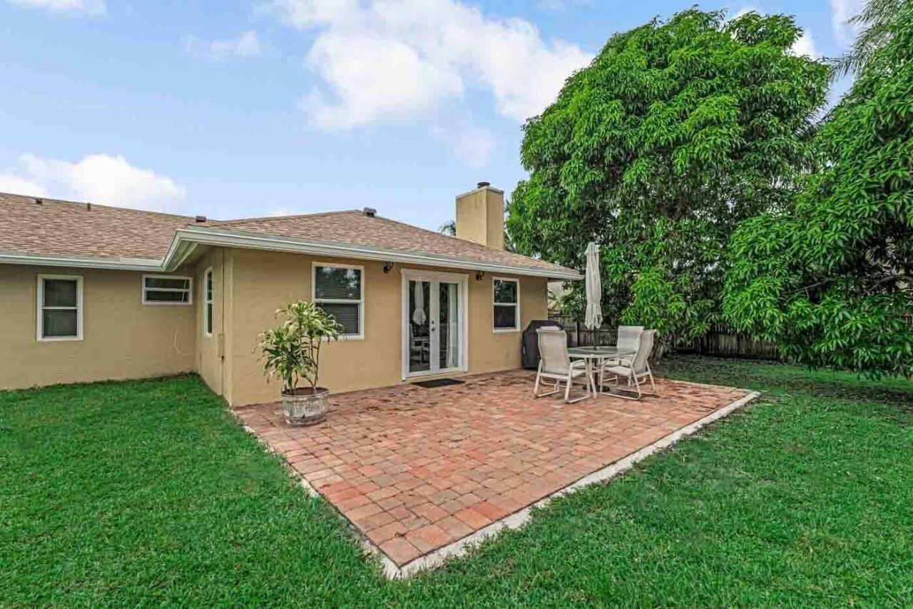 427 Las Palmas Street, Royal Palm Beach, FL 33411 Photo