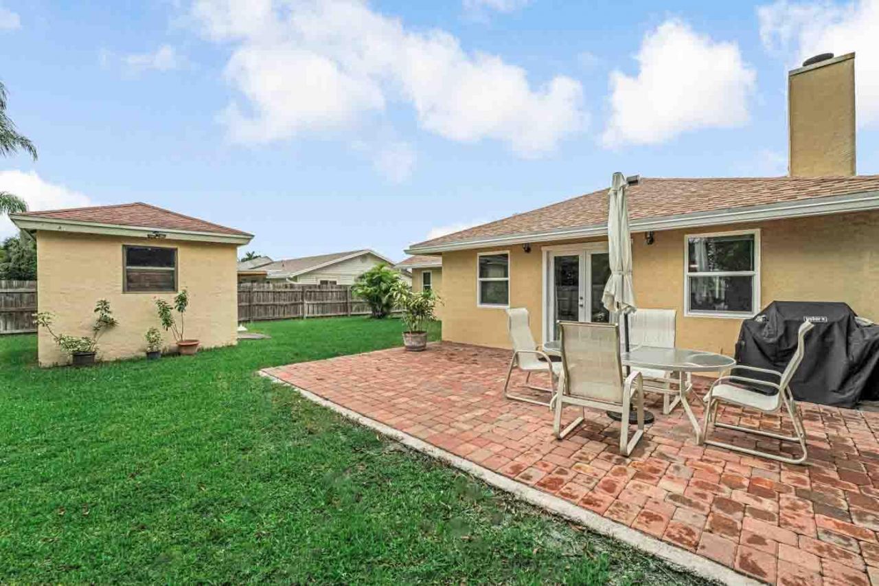 427 Las Palmas Street, Royal Palm Beach, FL 33411 Photo