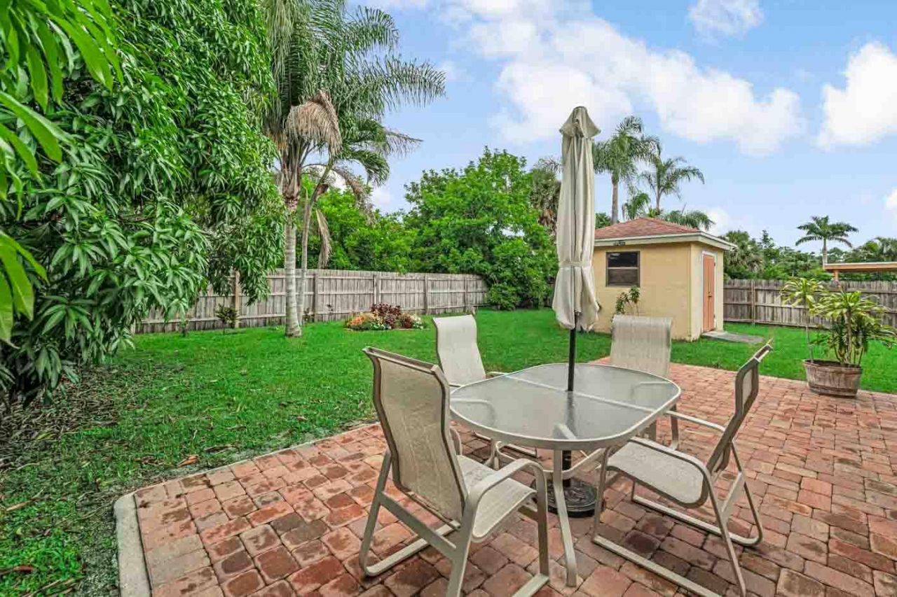 427 Las Palmas Street, Royal Palm Beach, FL 33411 Photo
