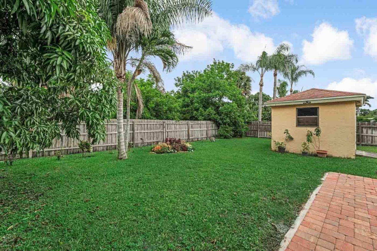 427 Las Palmas Street, Royal Palm Beach, FL 33411 Photo