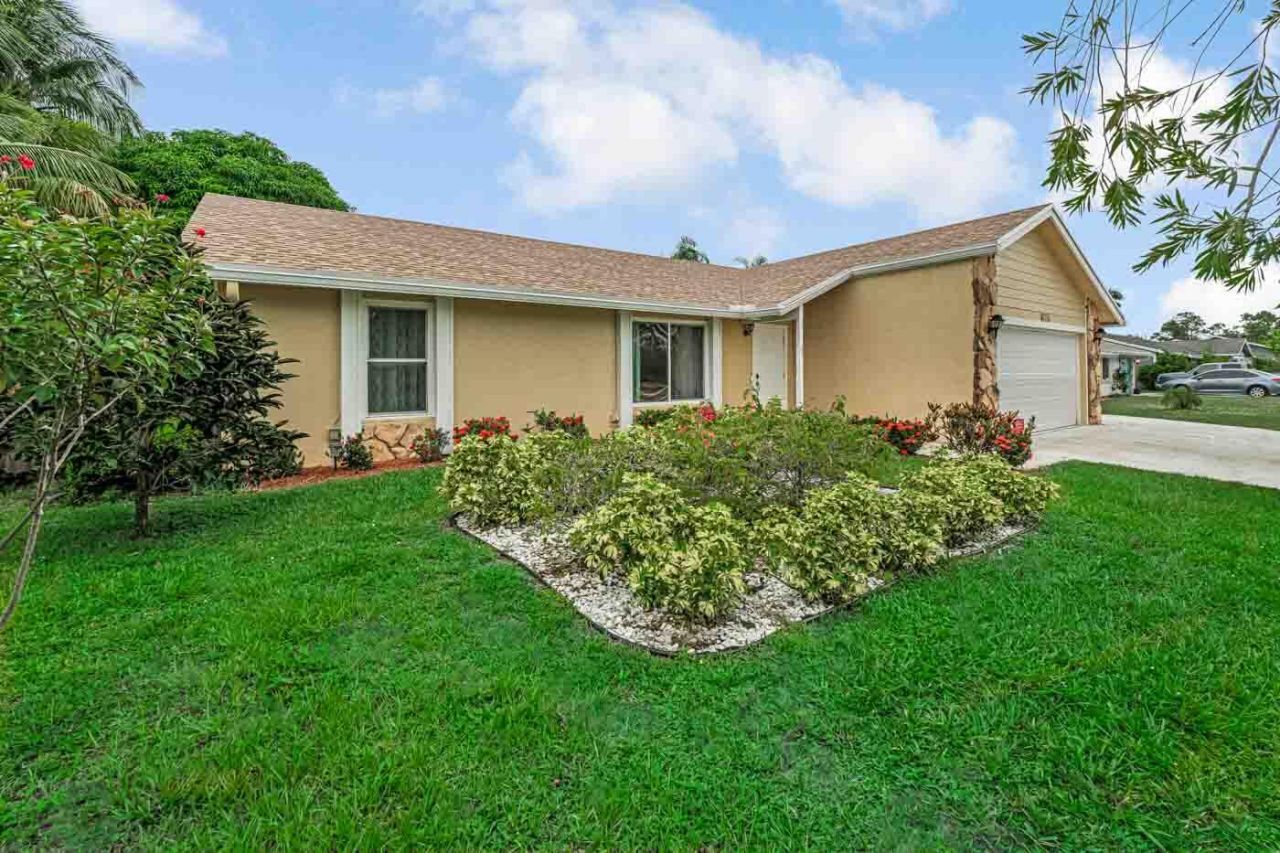 427 Las Palmas Street, Royal Palm Beach, FL 33411 Photo