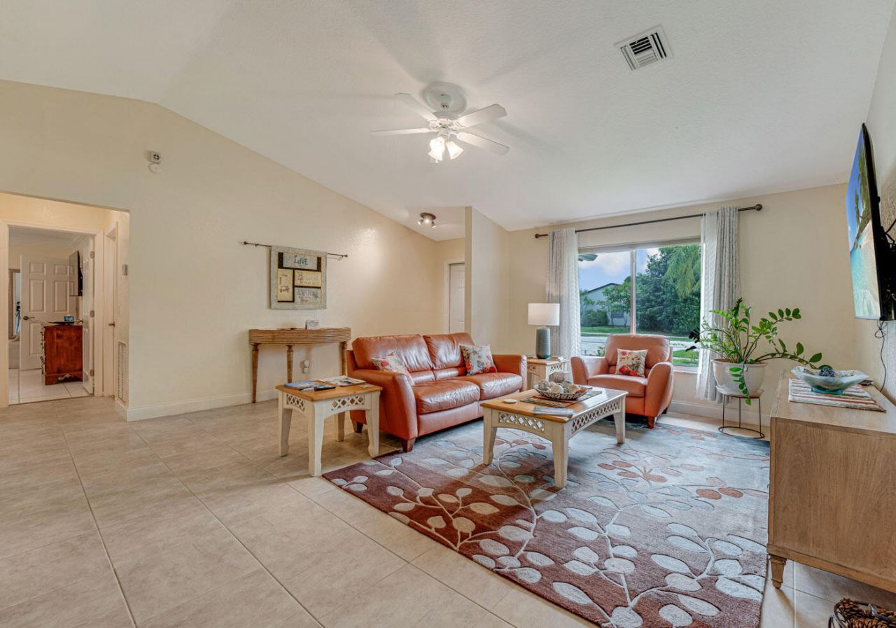 427 Las Palmas Street, Royal Palm Beach, FL 33411 Photo