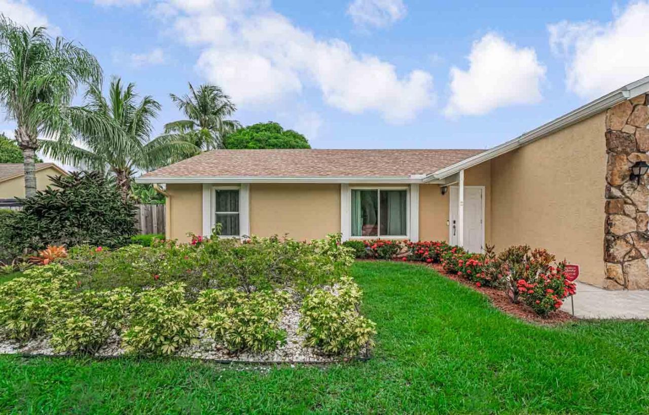 427 Las Palmas Street, Royal Palm Beach, FL 33411 Photo