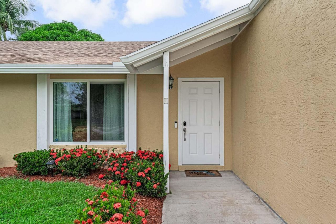 427 Las Palmas Street, Royal Palm Beach, FL 33411 Photo