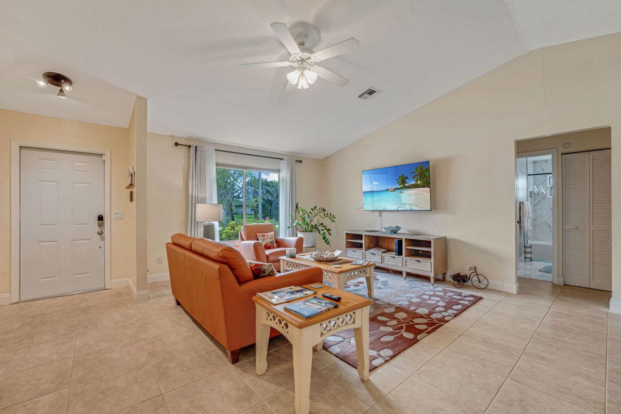 427 Las Palmas Street, Royal Palm Beach, FL 33411 Photo