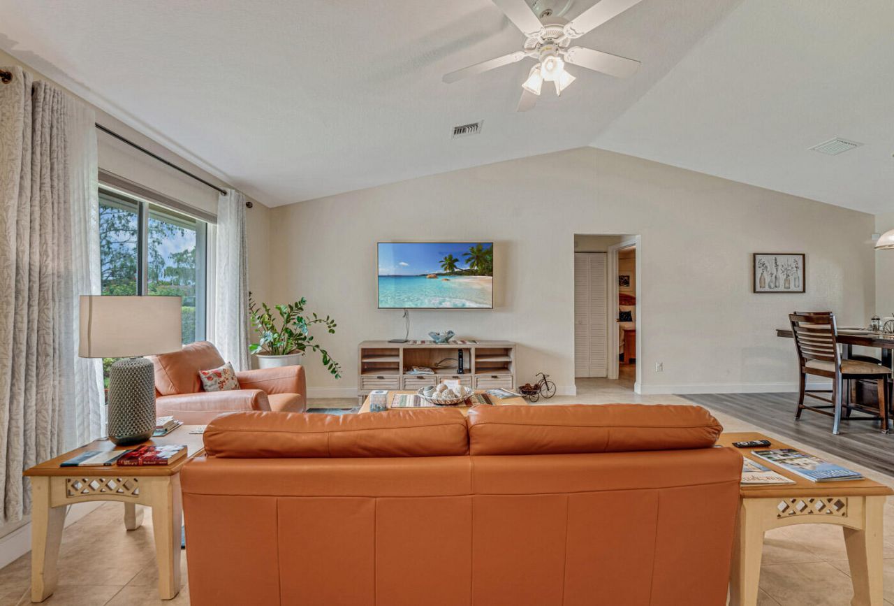 427 Las Palmas Street, Royal Palm Beach, FL 33411 Photo