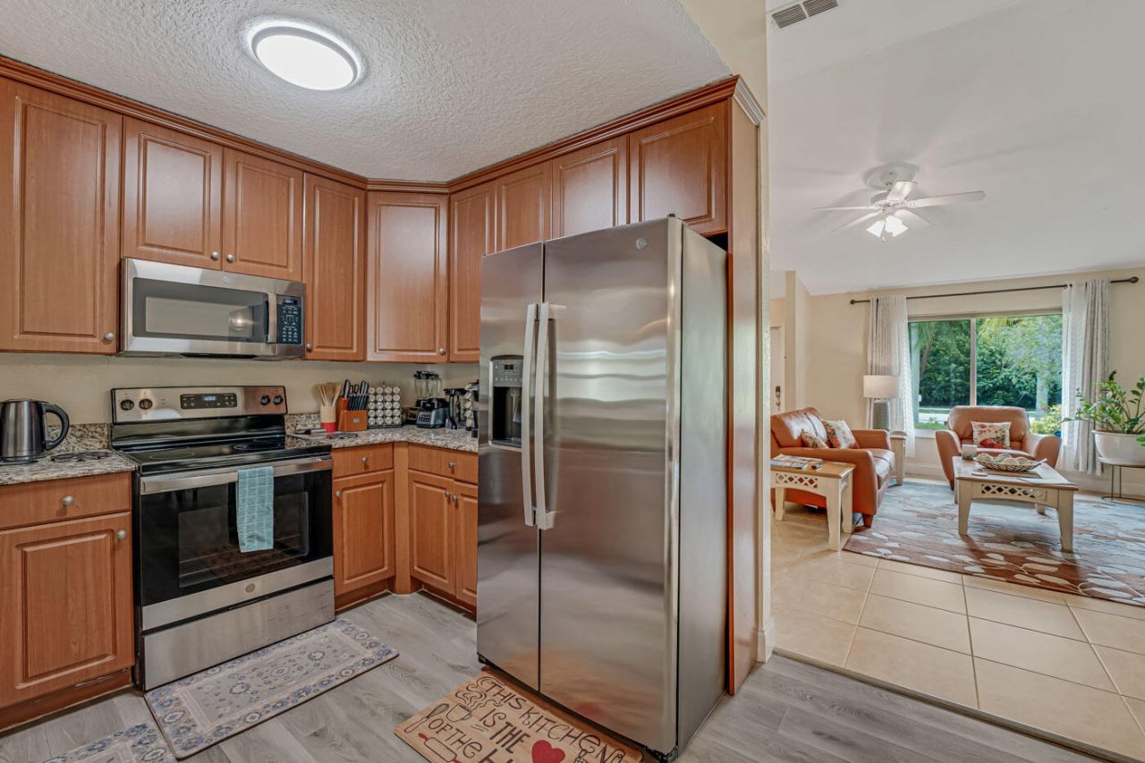 427 Las Palmas Street, Royal Palm Beach, FL 33411 Photo