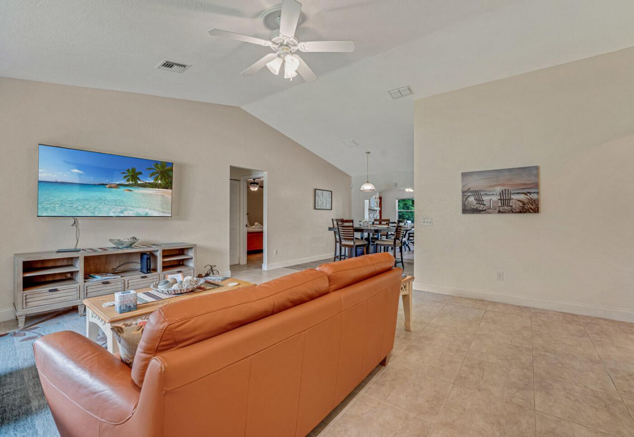 427 Las Palmas Street, Royal Palm Beach, FL 33411 Photo