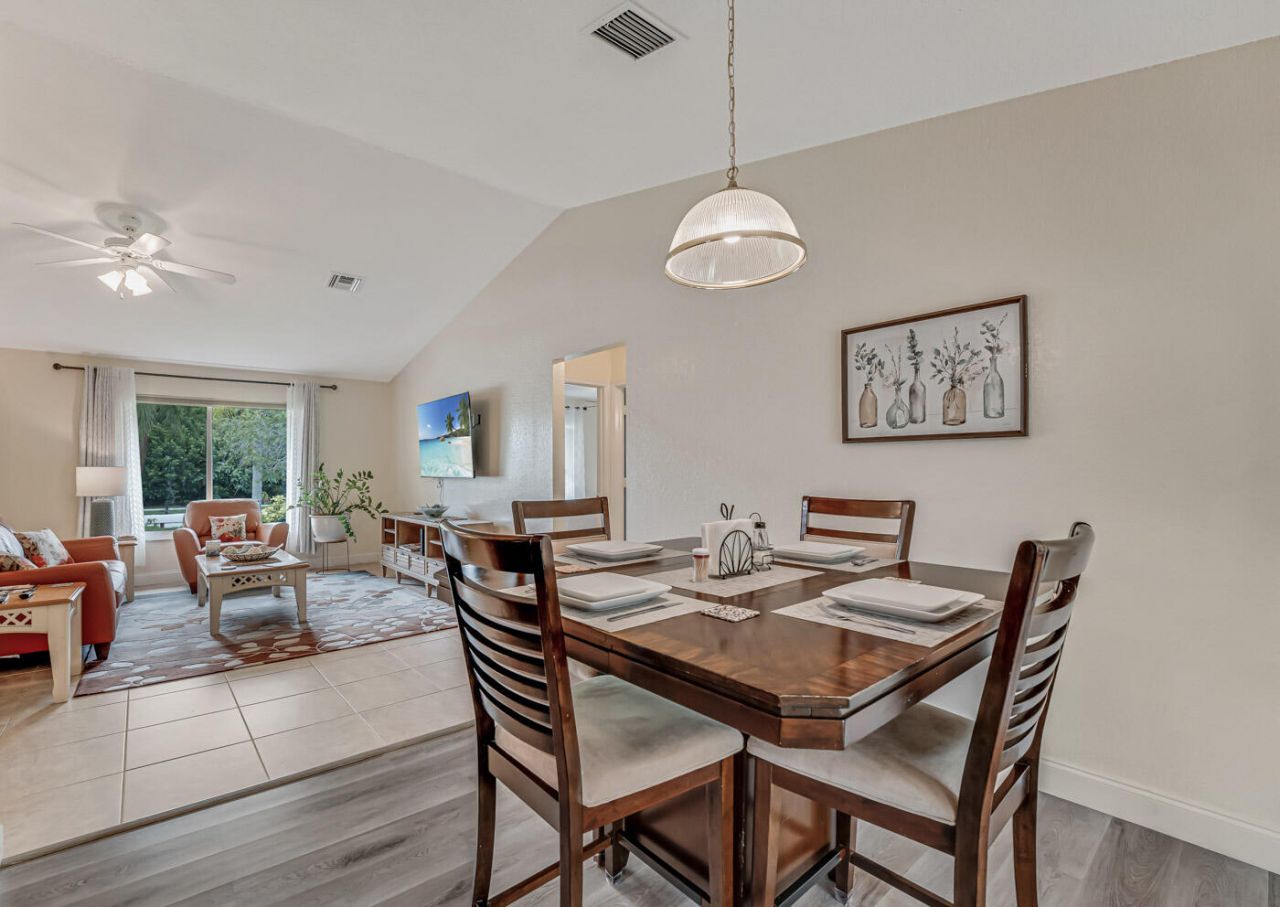 427 Las Palmas Street, Royal Palm Beach, FL 33411 Photo