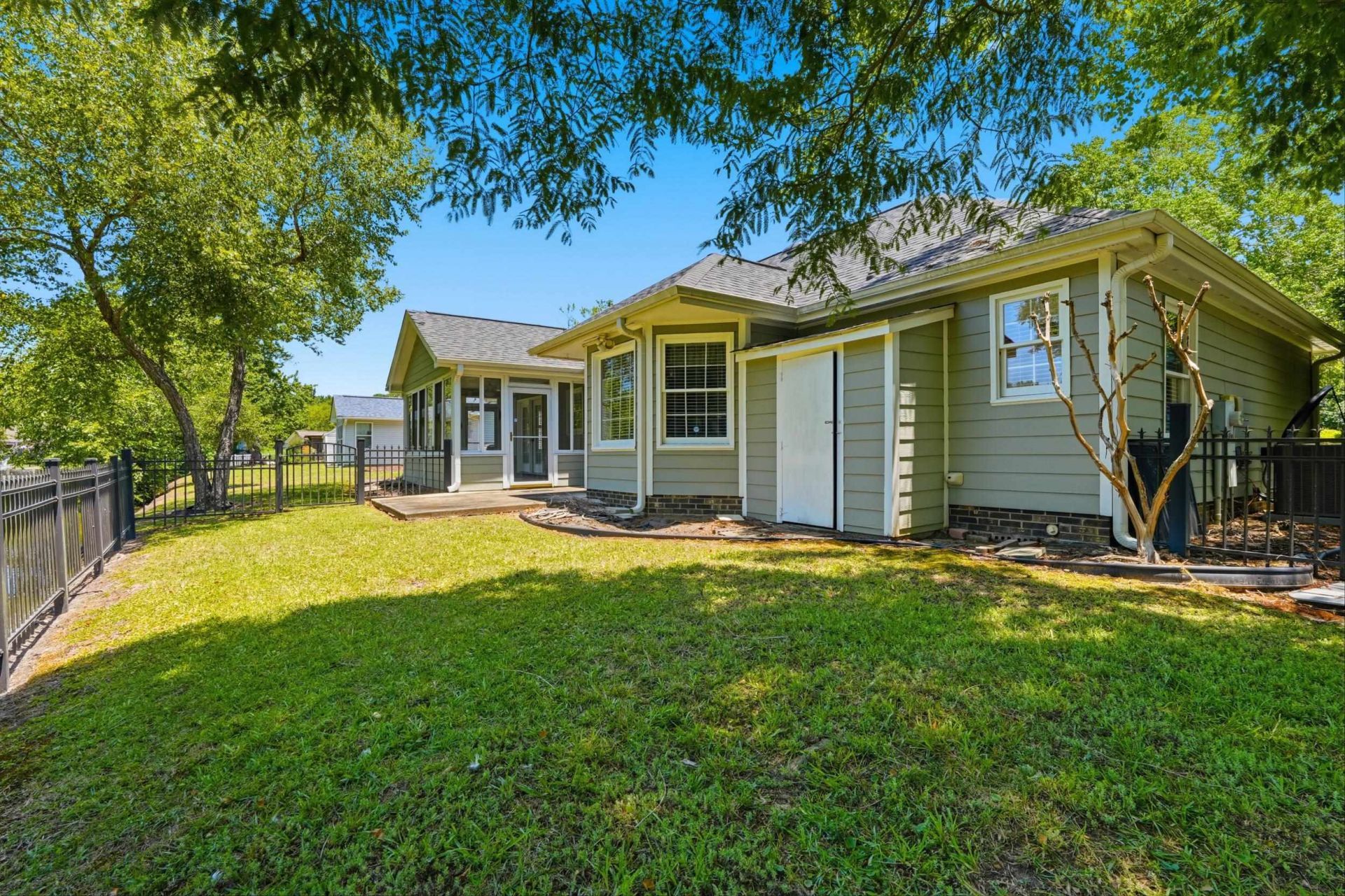 415 Lake Park Dr.  Photo 20