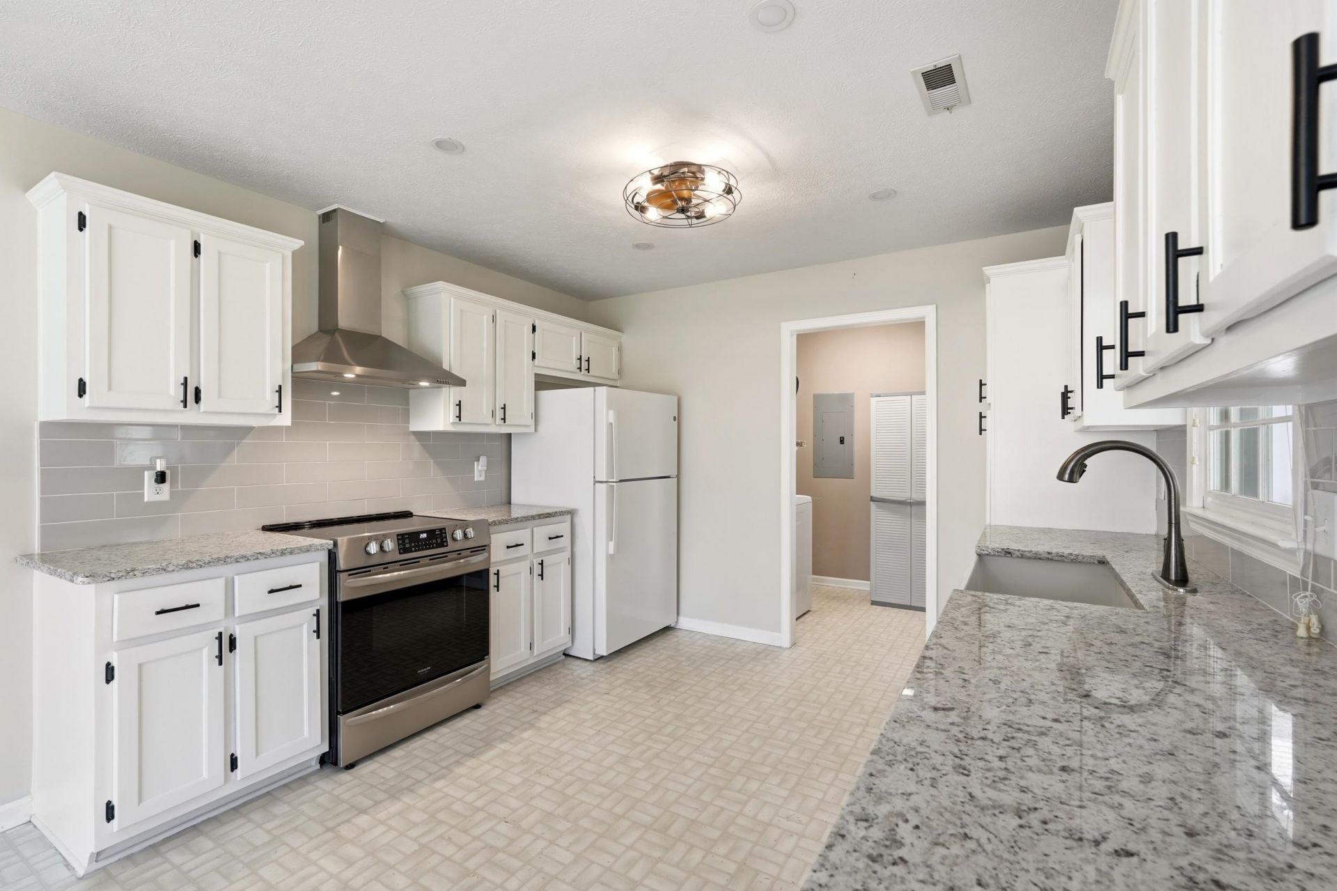 415 Lake Park Dr.  Photo 5