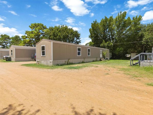 908 Turney LN, Smithville, TX 78957