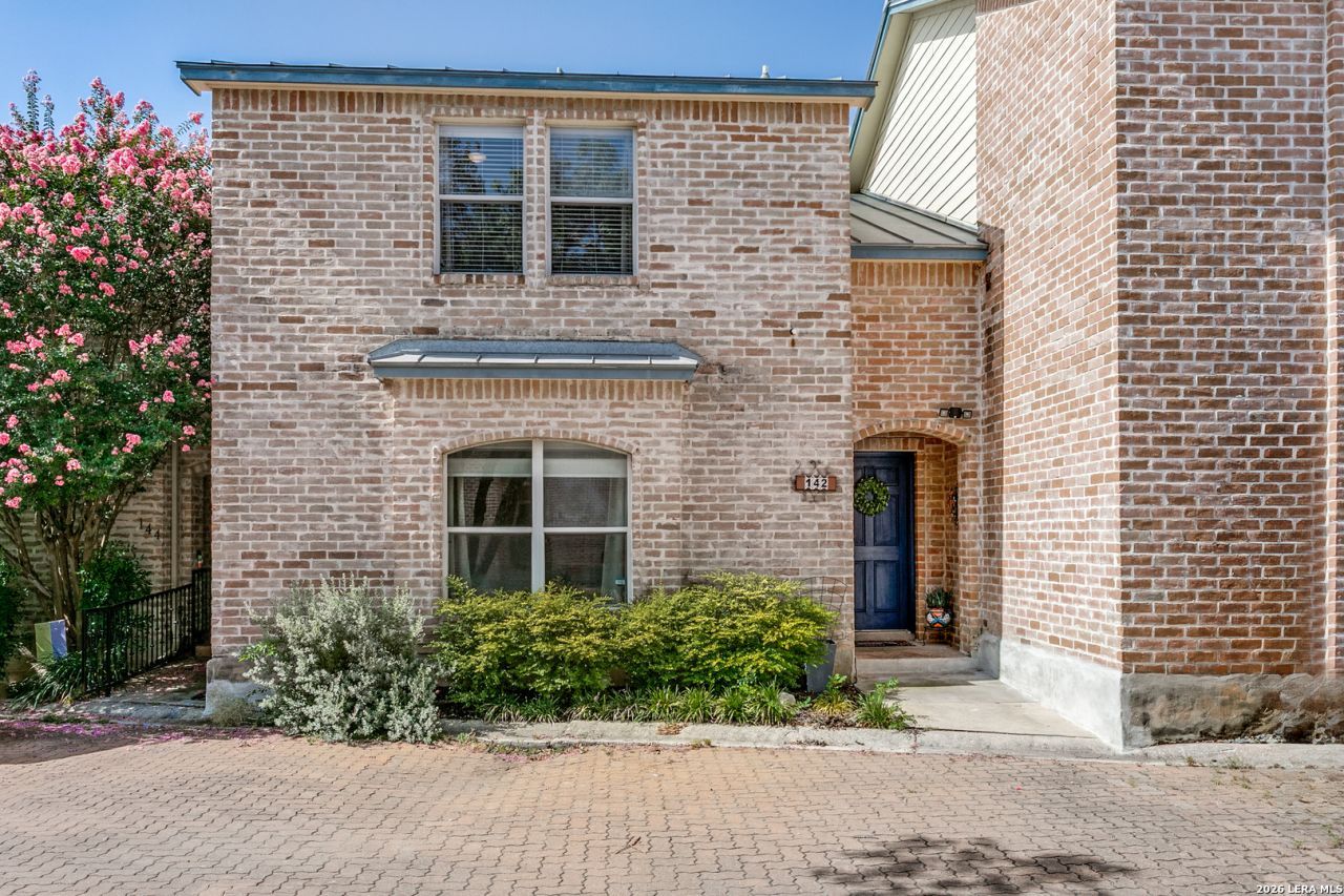 142 Oakwell Farms Pkwy, Unit 142, San Antonio, TX 78218 Main Photo